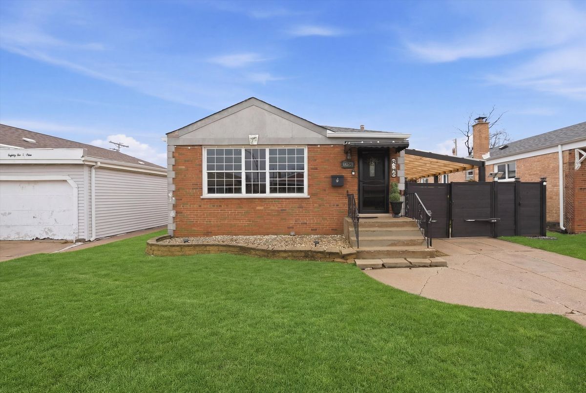 8213 Kildare Avenue, Chicago, IL 60652