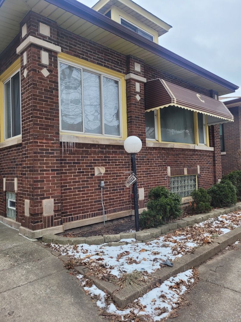 7639 S Cornell Avenue — Chicago, IL 60649