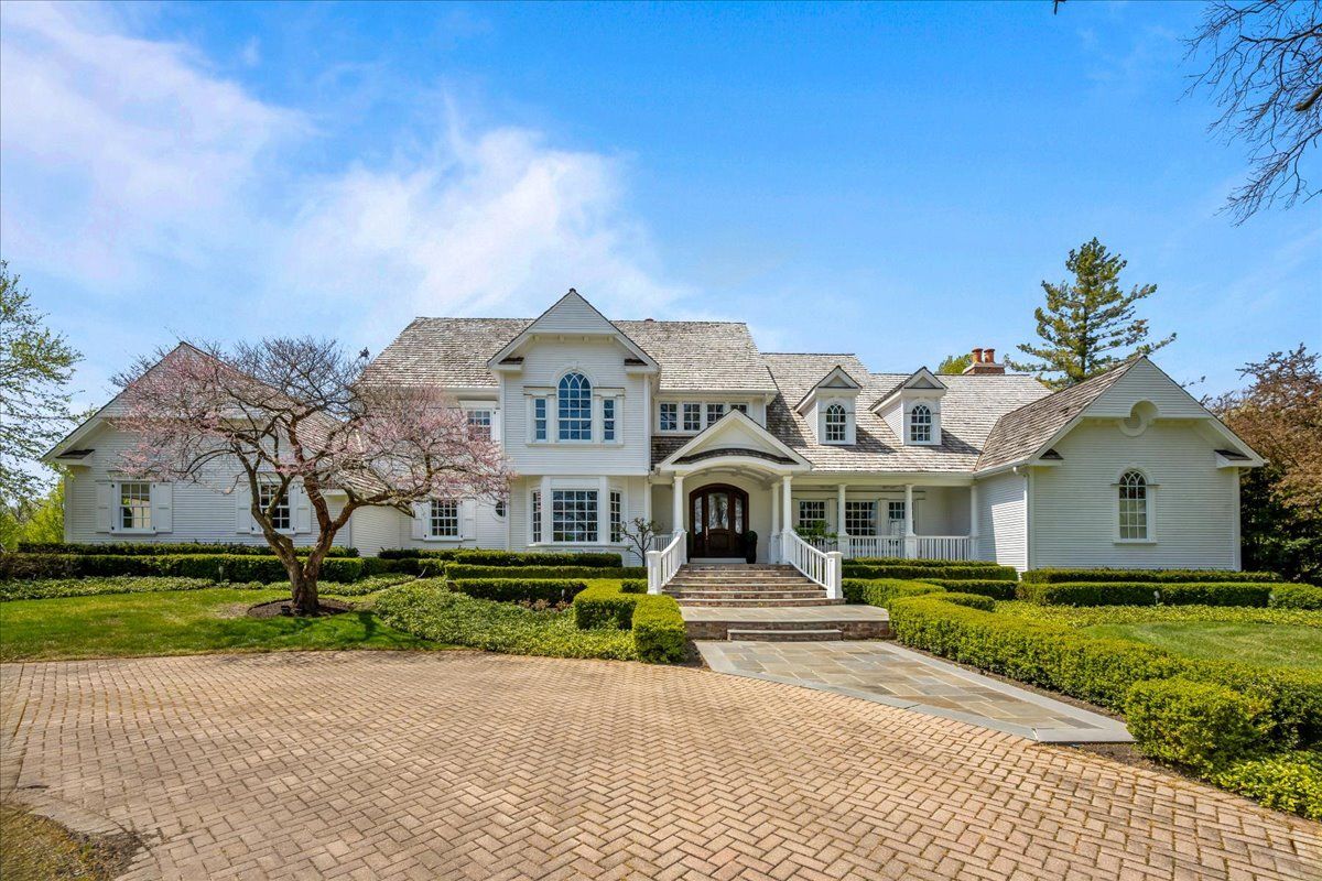 2220 Churchill Circle — Libertyville, IL 60048