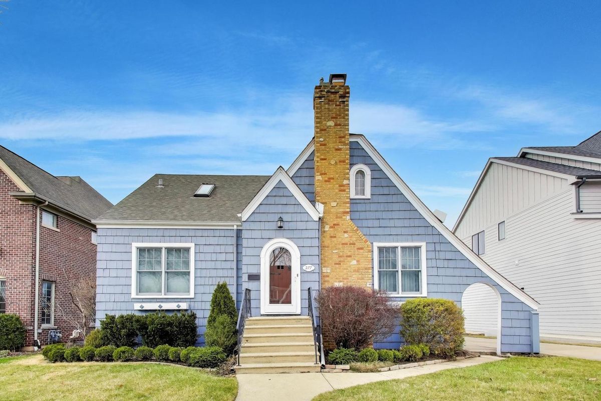 277 Oneida Avenue, Elmhurst, IL 60126