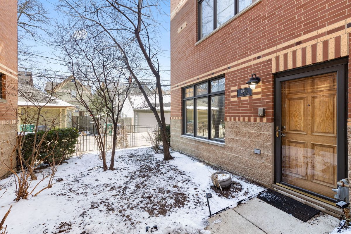 1033 Lincoln Trail, Oak Park, IL 60302