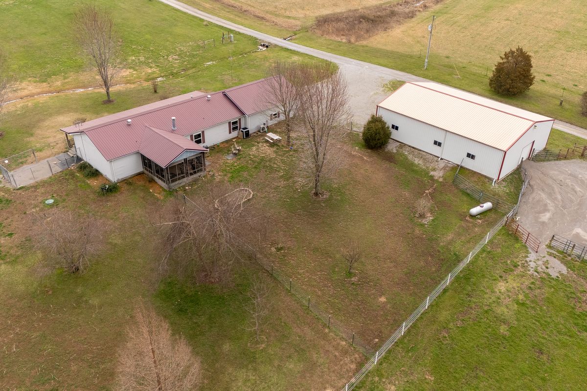 147 Hazel Road, Simpson, IL 62985