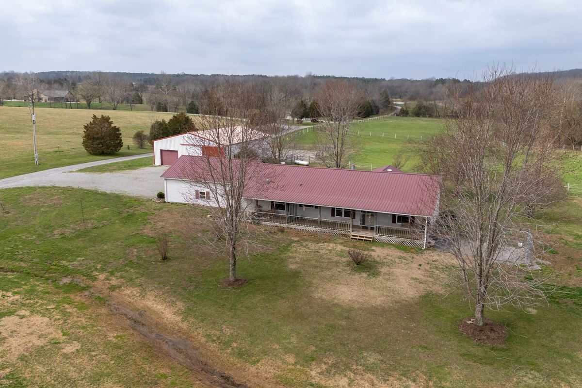 147 Hazel Road, Simpson, IL 62985