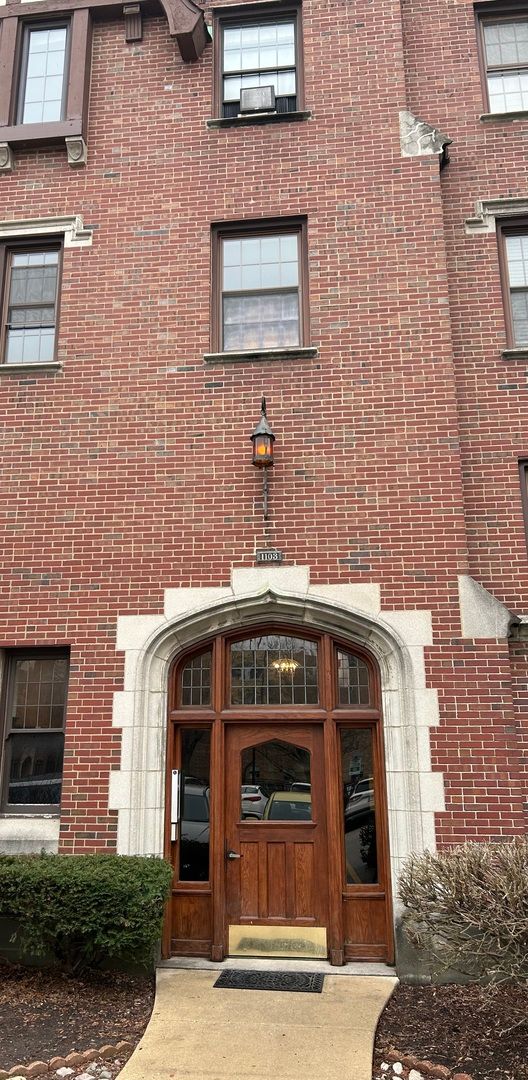 1103 Holly Court, Oak Park, IL 60301