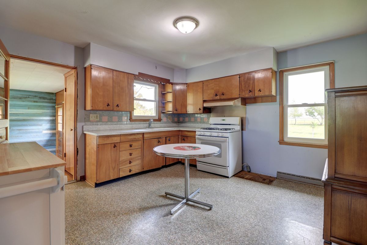 1134 W Main Street, Thomson, IL 61285