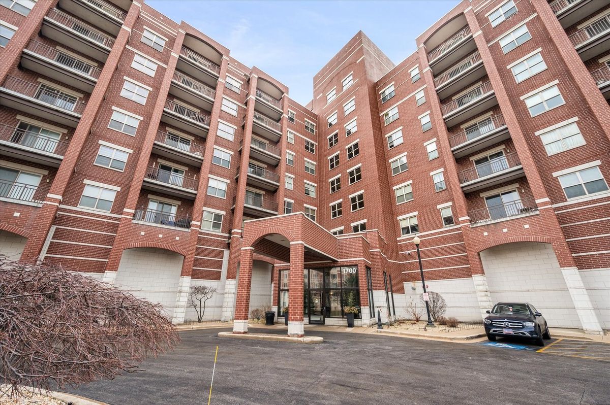 1700 Riverwoods Drive, Melrose Park, IL 60160
