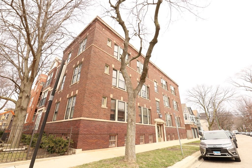 1938 W Berenice Avenue #2 — Chicago, IL 60613
