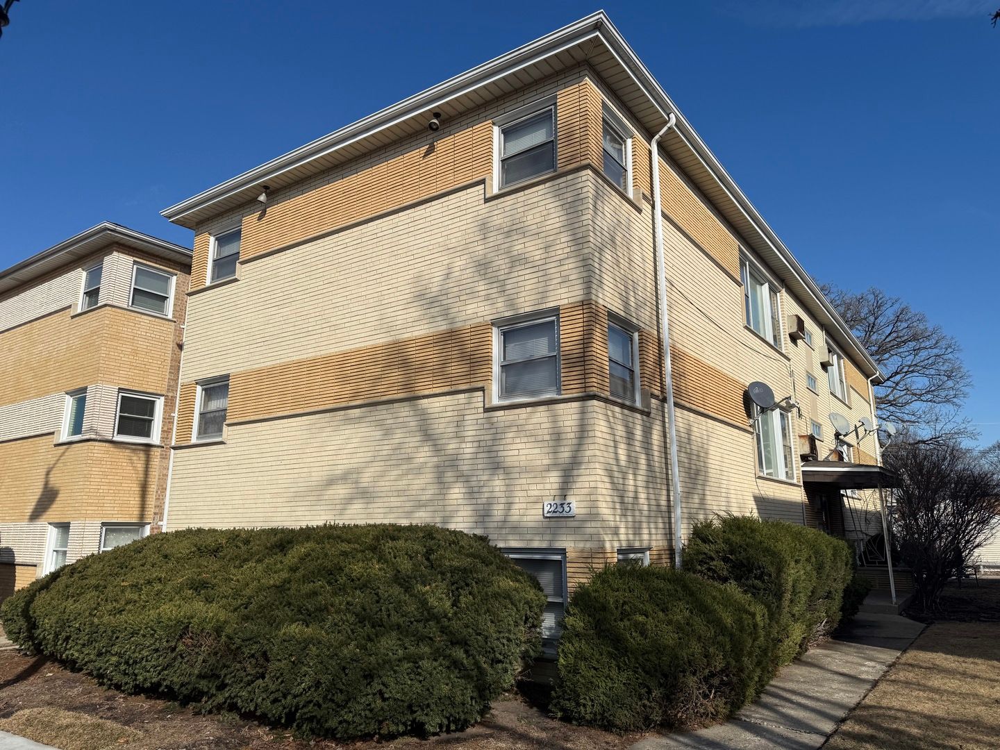 2233 Des Plaines Avenue — North Riverside, IL 60546