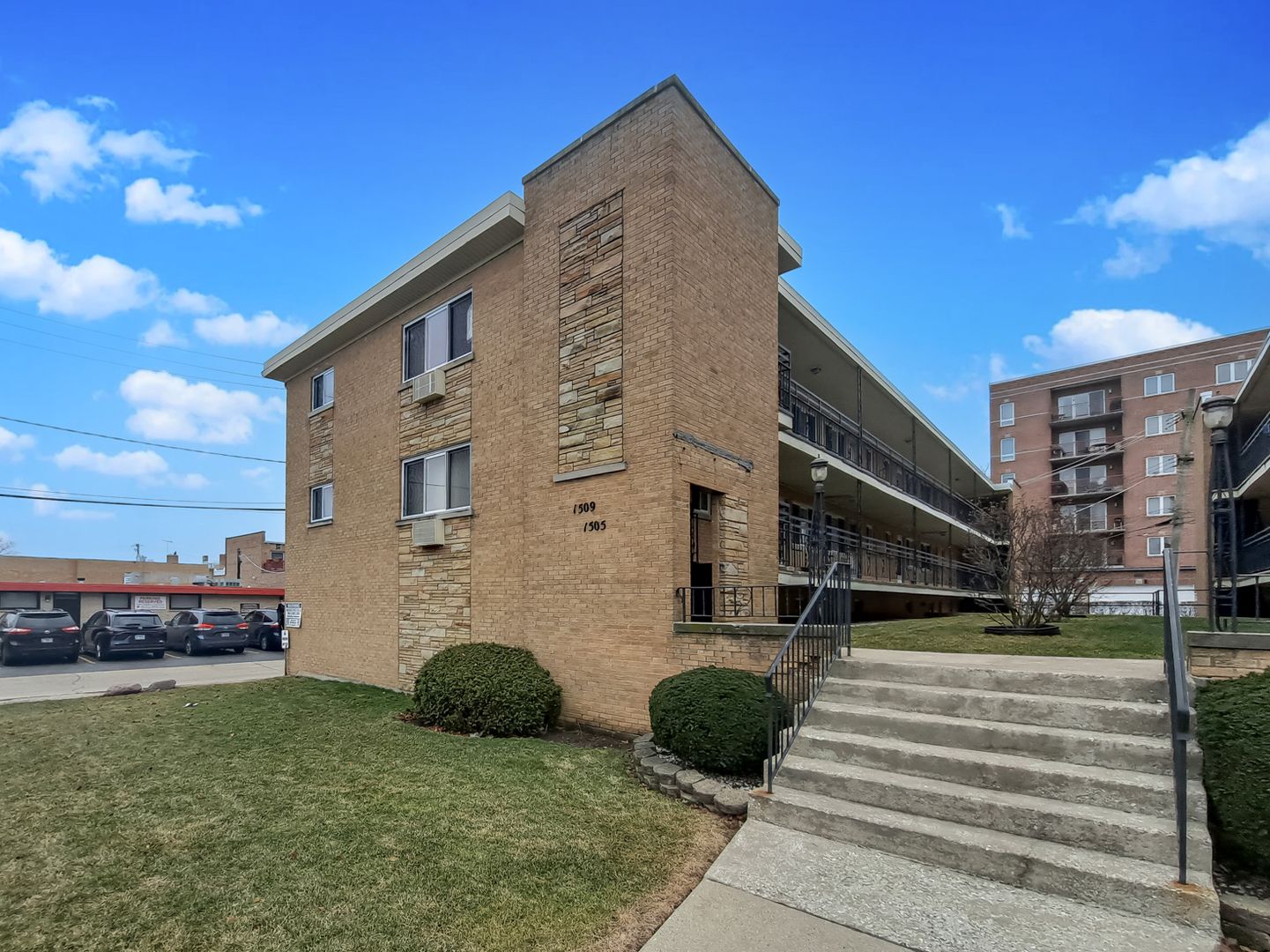 1509 Brown Street #11E — Des Plaines, IL 60016