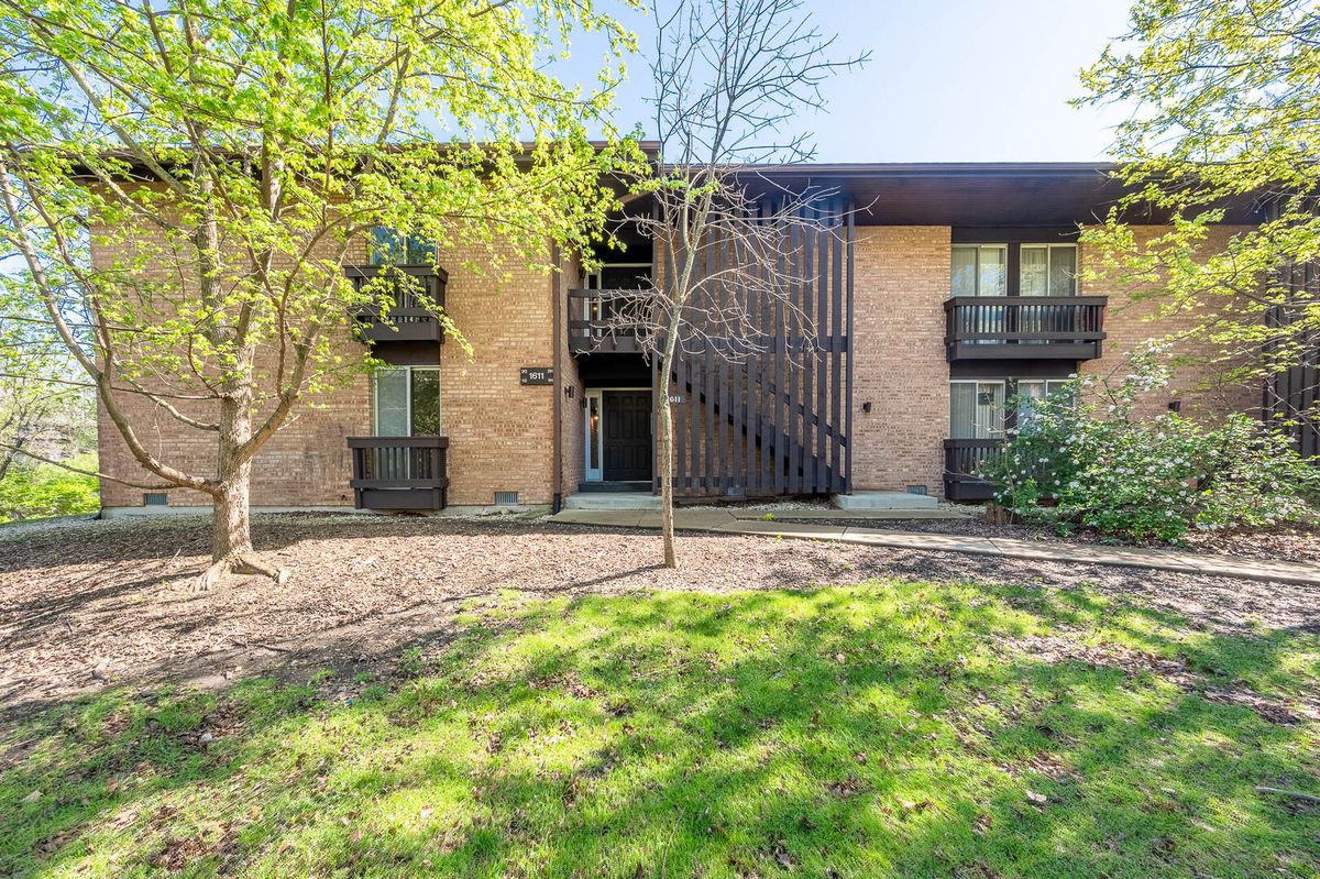 1611 Maple Terrace, Lisle, IL 60532