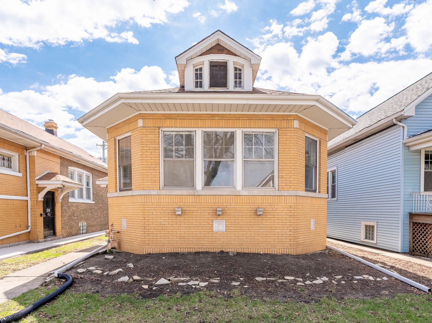 5641 W Patterson Avenue — Chicago, IL 60634