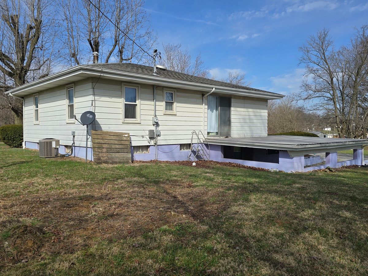 909 S Jackson Street, Mcleansboro, IL 62859