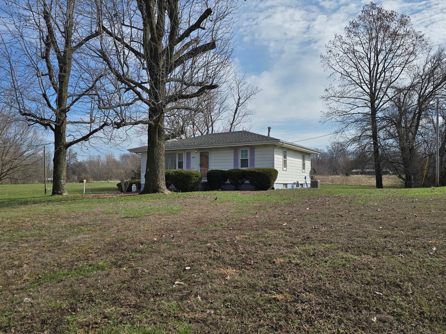 909 S Jackson Street — Mcleansboro, IL 62859
