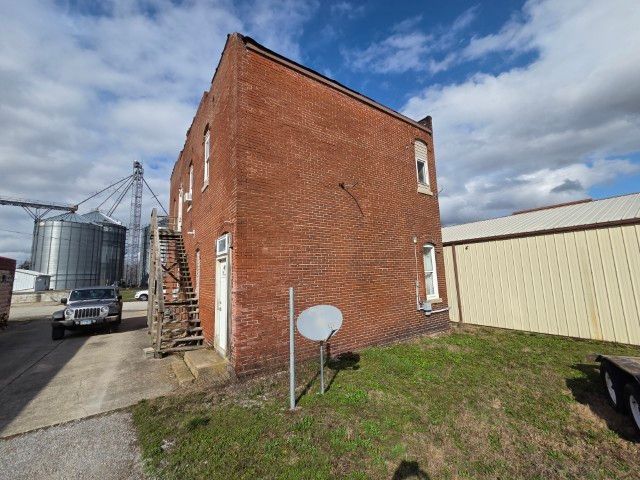 303 3rd Street, Kell, IL 62853