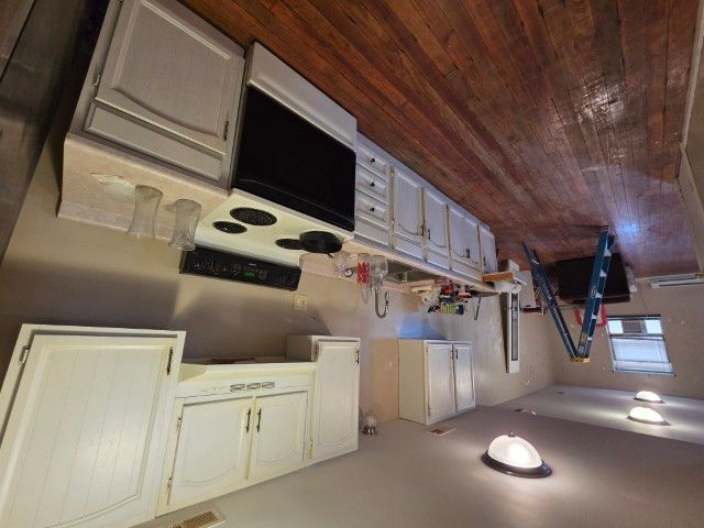 303 3rd Street, Kell, IL 62853