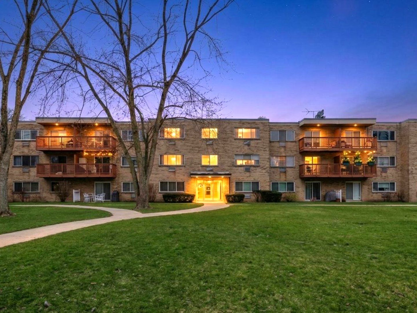 726 Dempster Street #206 — Mount Prospect, IL 60056