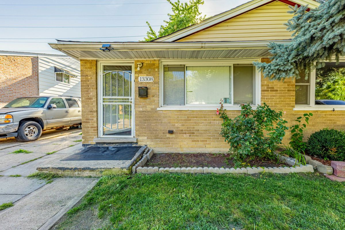 13308 Riverdale Avenue, Chicago, IL 60827