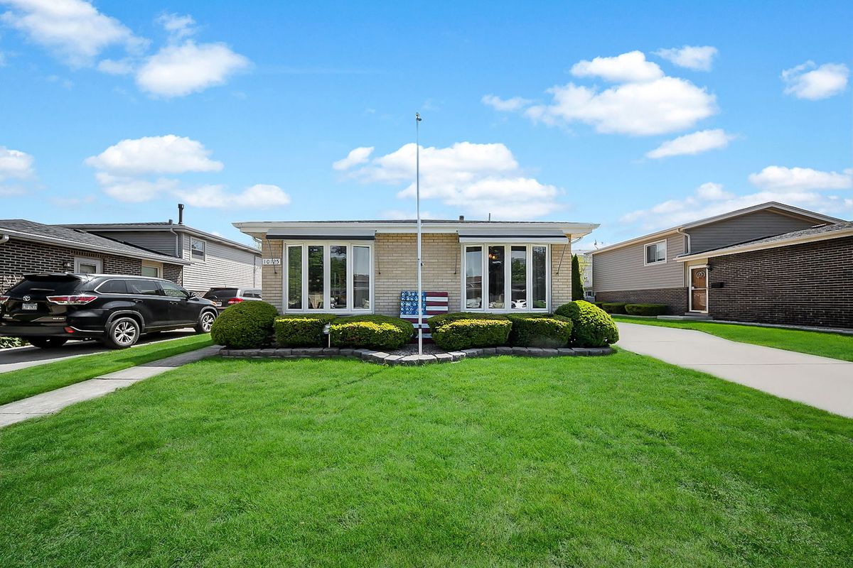 10125 Komensky Avenue, Oak Lawn, IL 60453