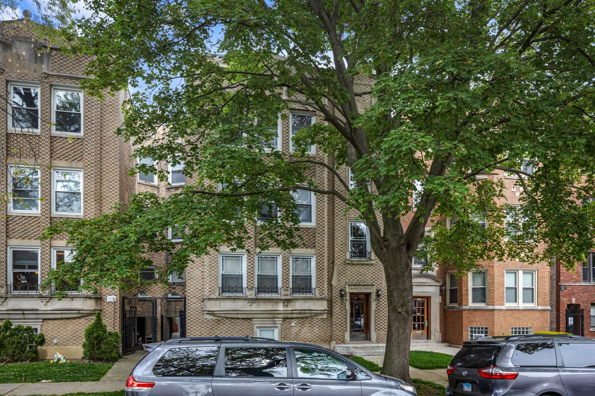 6549 N Mozart Street #3 — Chicago, IL 60645