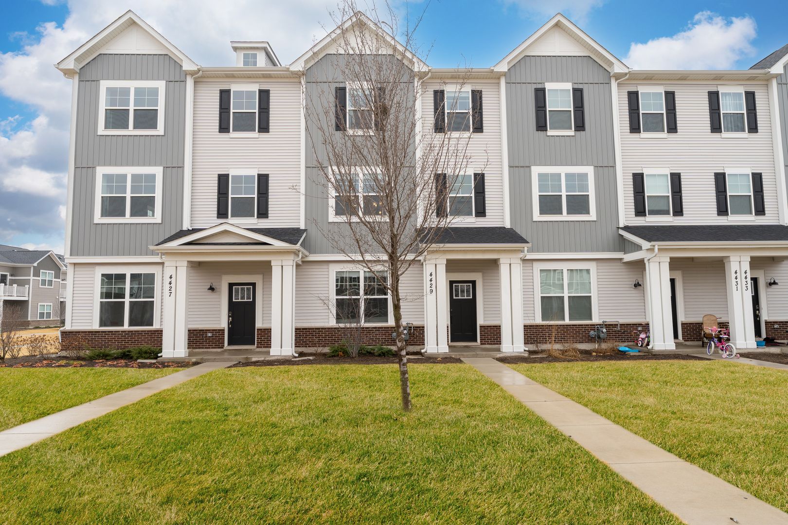 4429 Chelsea Manor Circle — Aurora, IL 60504