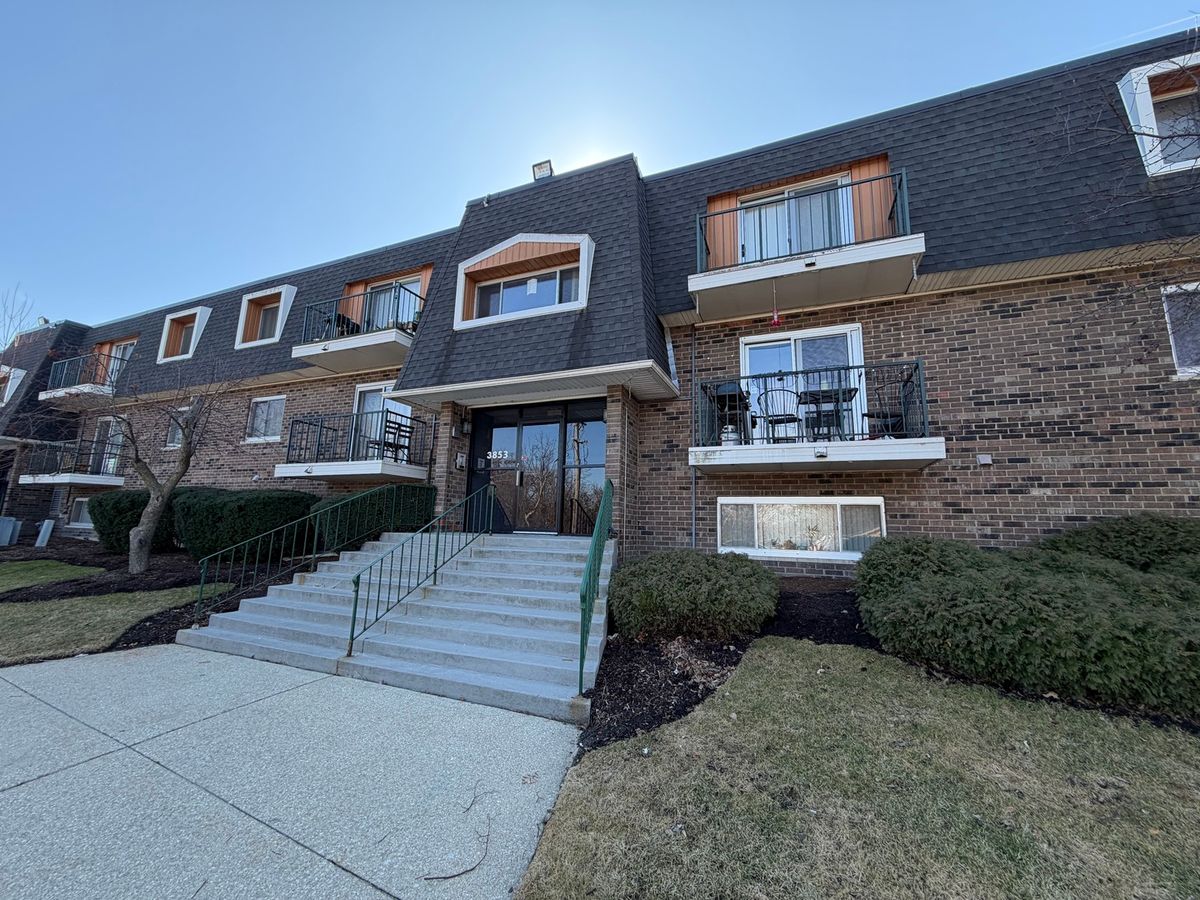 3853 Parkway Drive, Northbrook, IL 60062