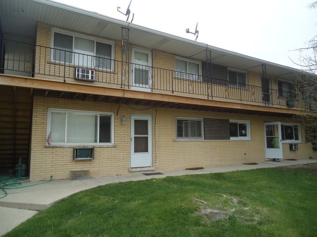 8640 S 82nd Court #11 — Hickory Hills, IL 60457