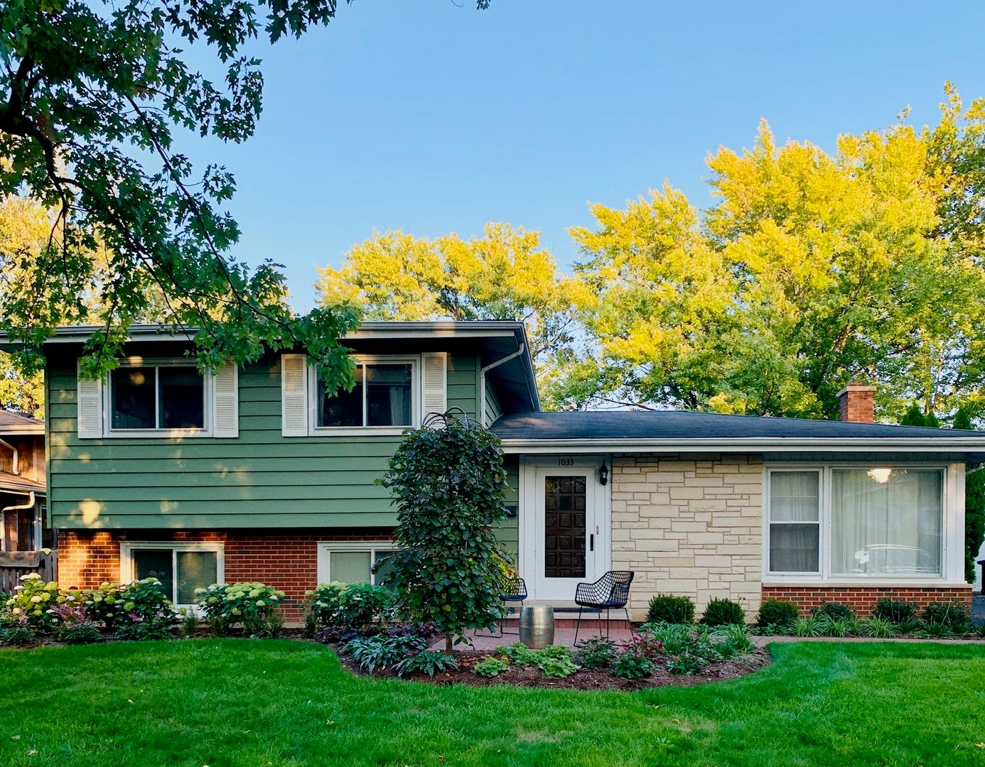 1033 Kenton Road — Deerfield, IL 60015