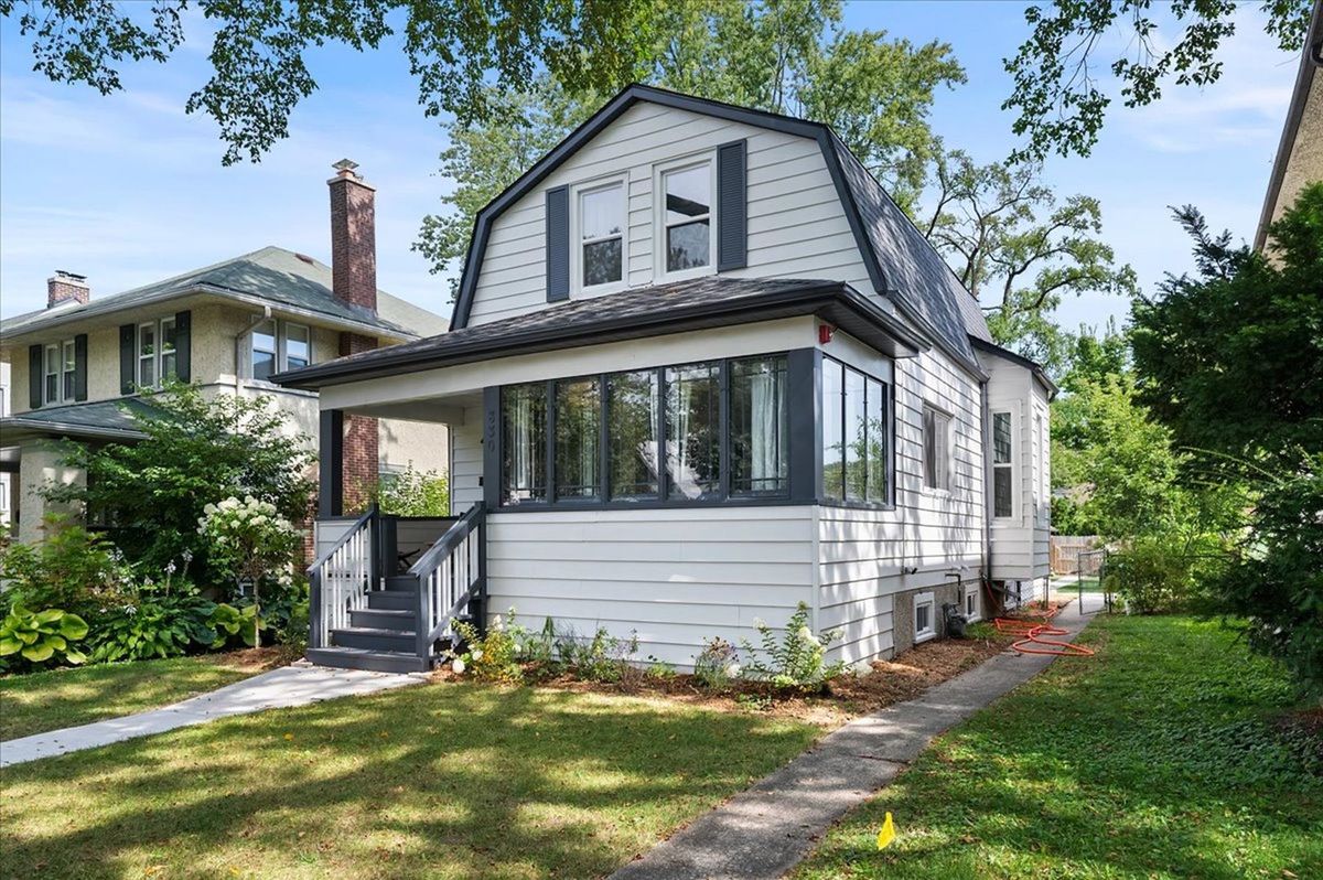 830 Grove Avenue, Oak Park, IL 60302