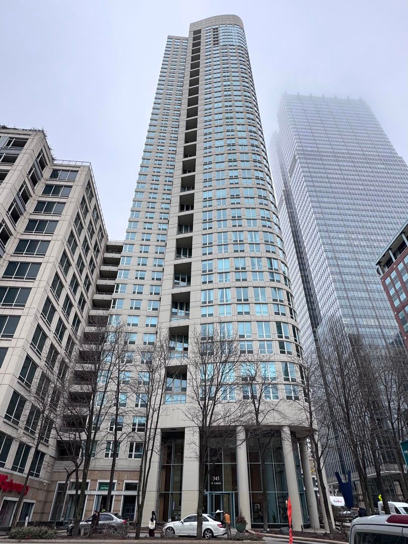 345 N LaSalle Drive #801 — Chicago, IL 60654
