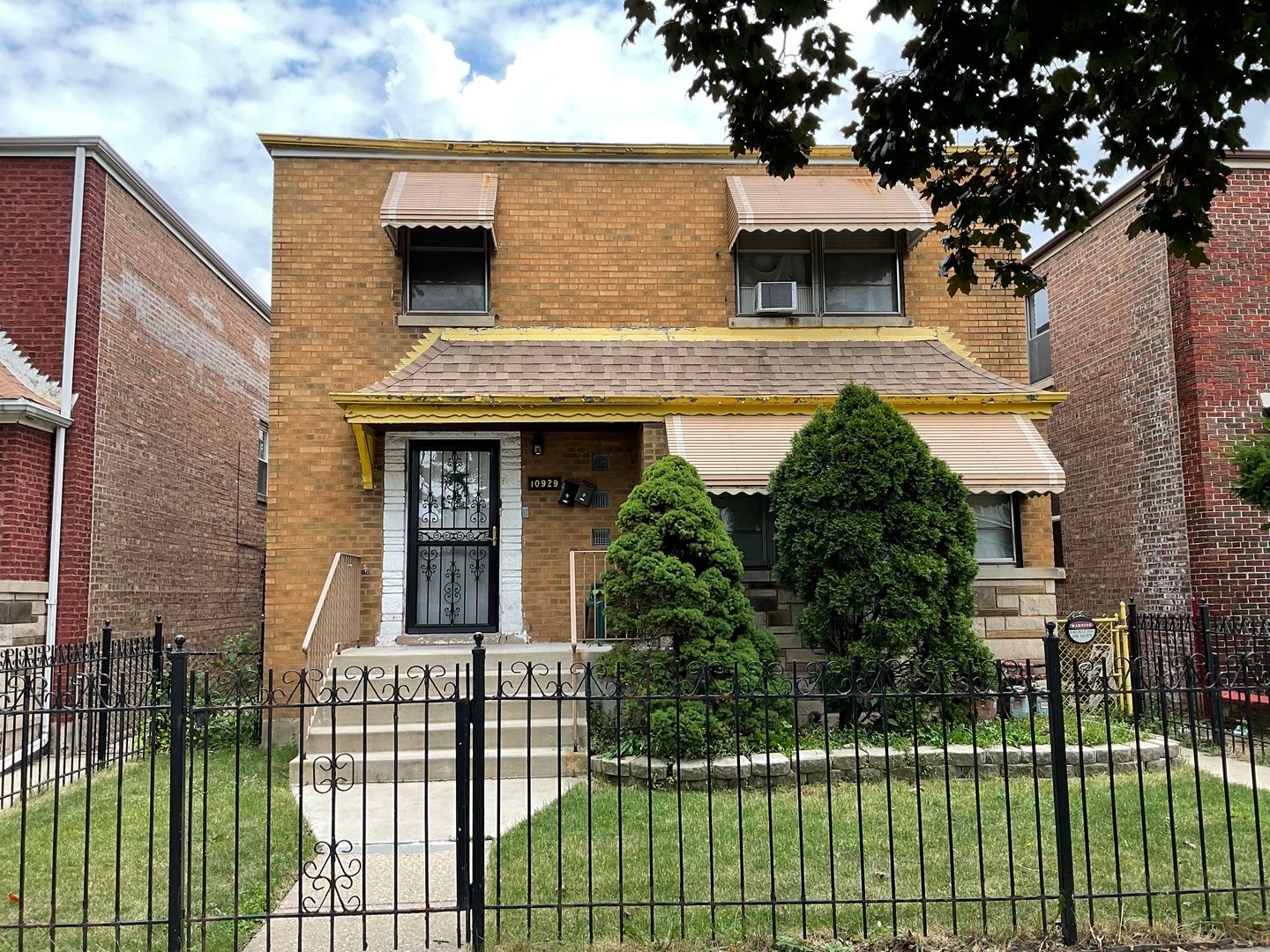10929 S Eberhart Avenue — Chicago, IL 60628