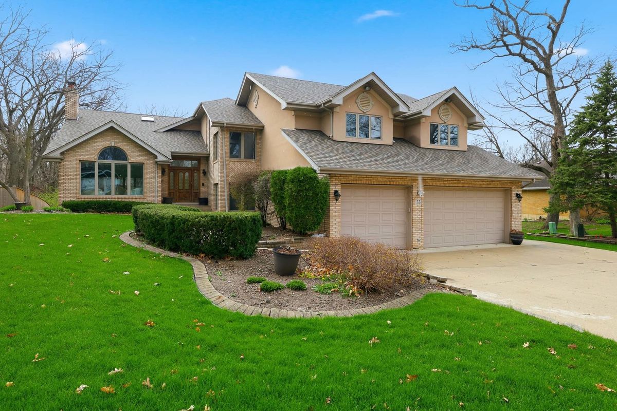 33 Eureka Drive, Lemont, IL 60439