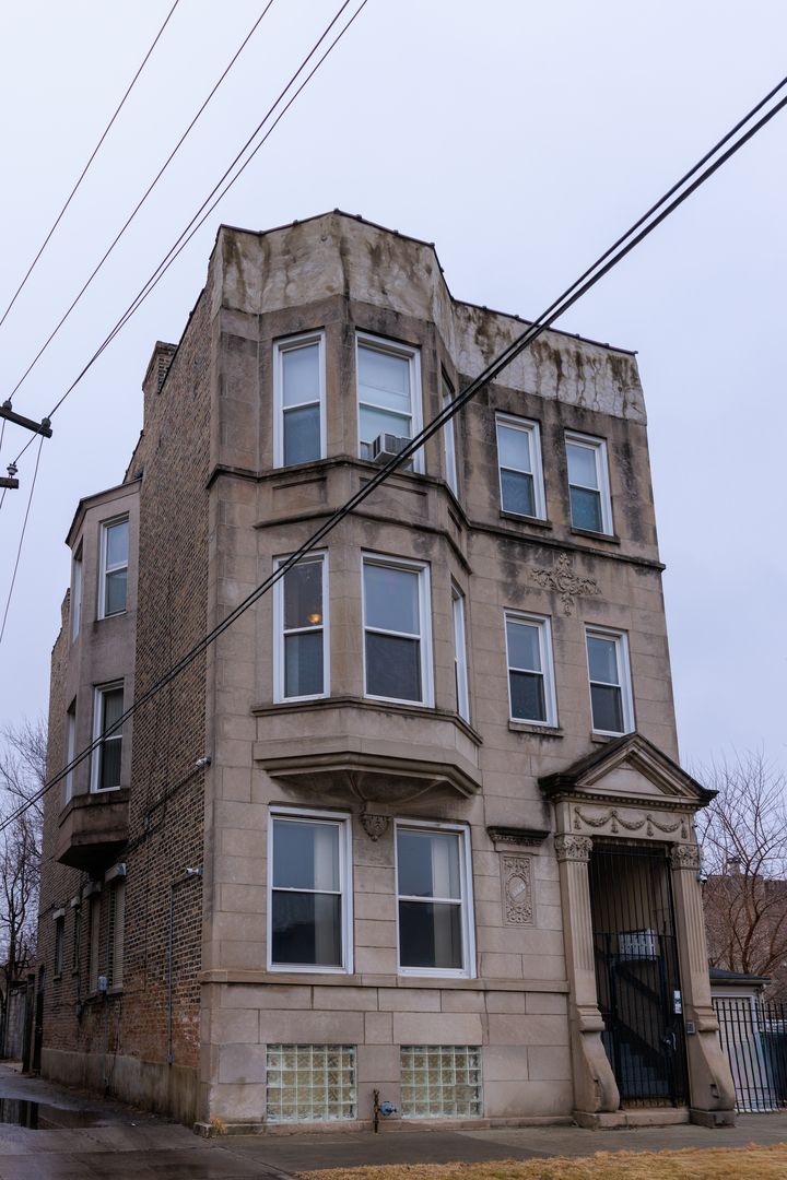 63 E 56th Street — Chicago, IL 60637