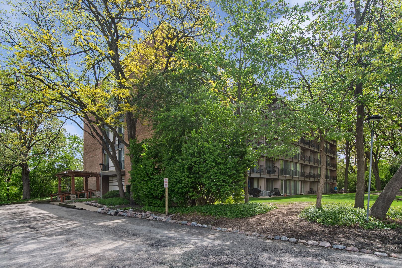 5820 Oakwood Drive #4E — Lisle, IL 60532