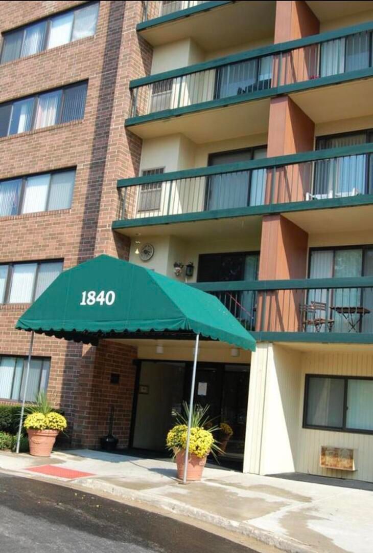 1840 Huntington Boulevard #BW511 — Hoffman Estates, IL 60169