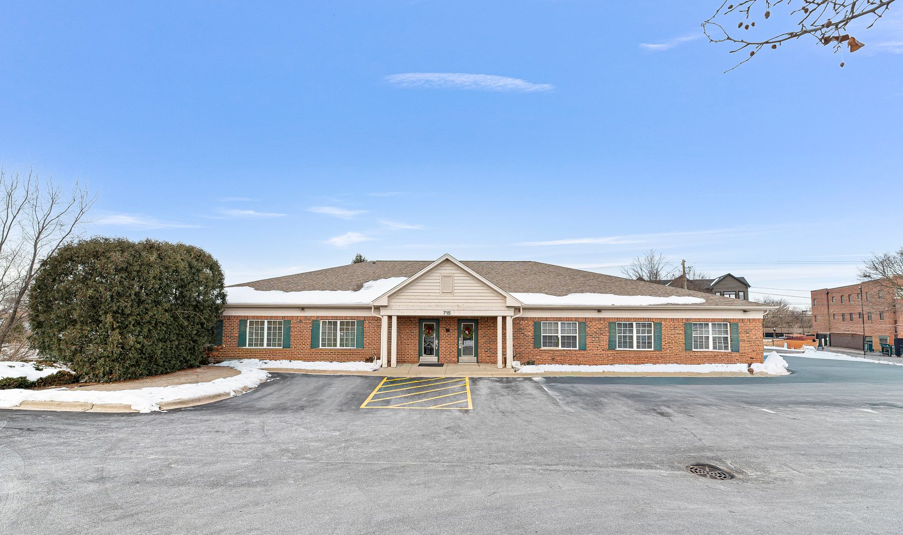 715 E Irving Park Road — Roselle, IL 60172