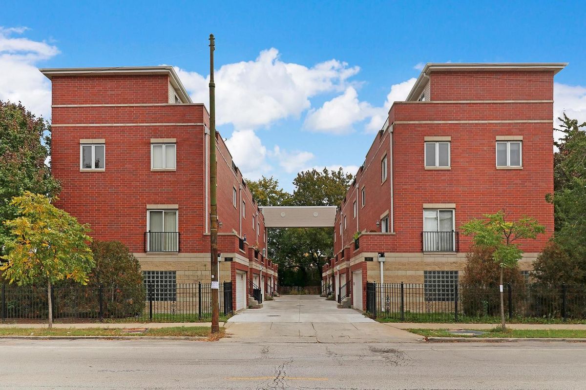 4549 central Avenue, Chicago, IL 60630