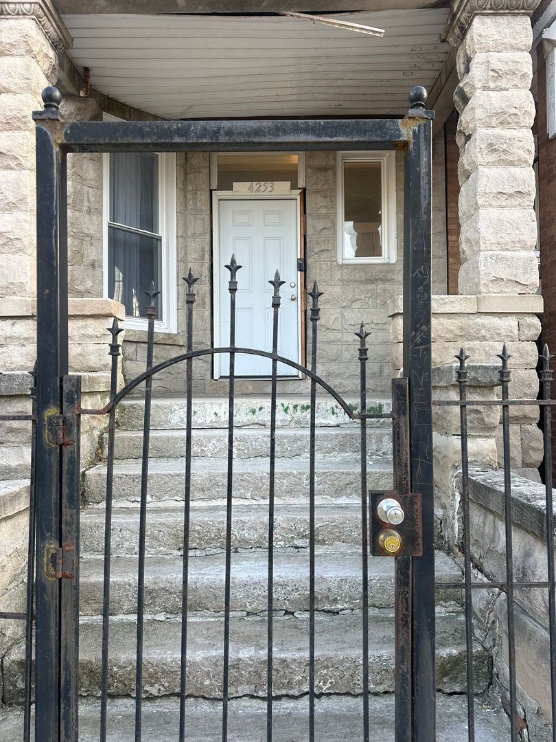 4253 W Wilcox Street #2 — Chicago, IL 60624