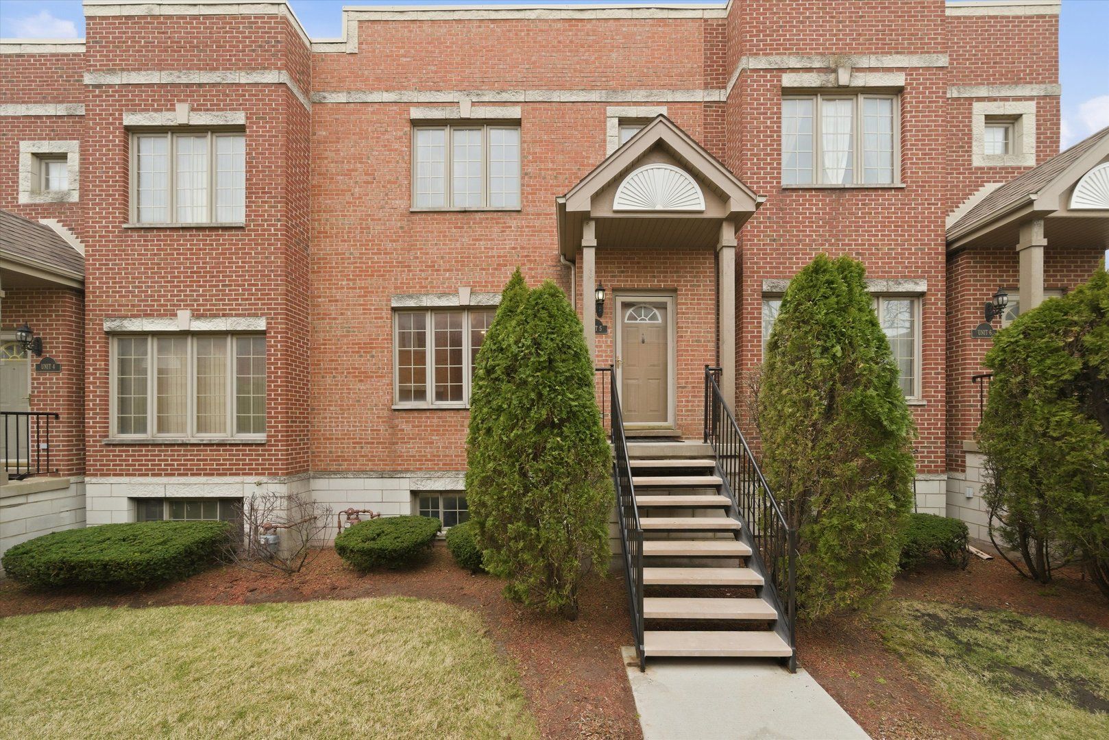 424 E Oakwood Boulevard #5 — Chicago, IL 60653