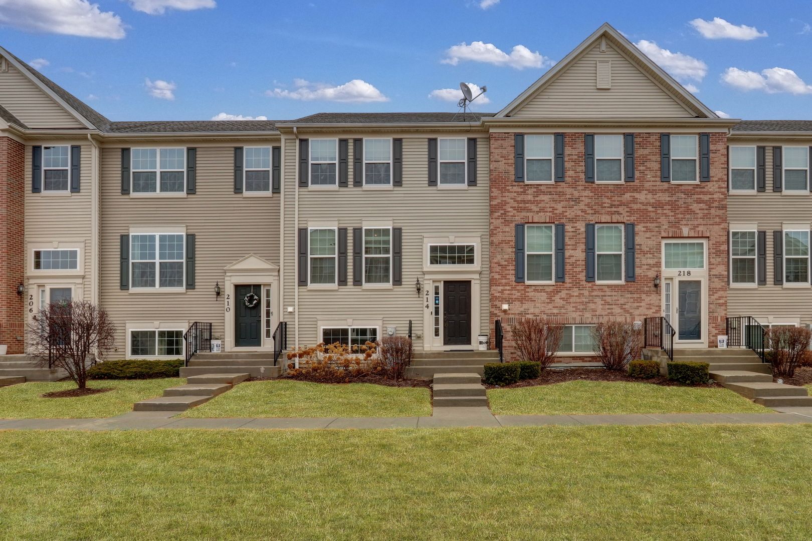 214 Lionel Drive — Grayslake, IL 60030