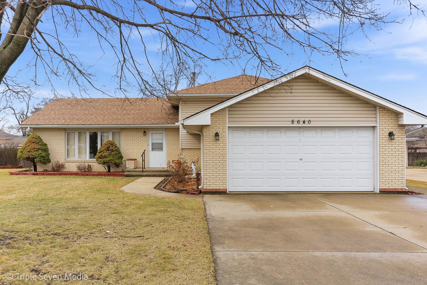 8640 Narragansett Avenue — Burbank, IL 60459