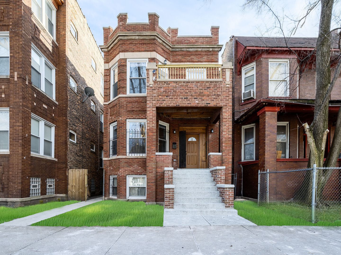 5033 W Washington Boulevard — Chicago, IL 60644