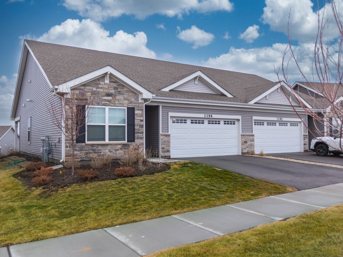 1194 Wood Lily Lane, Bartlett, IL 60103