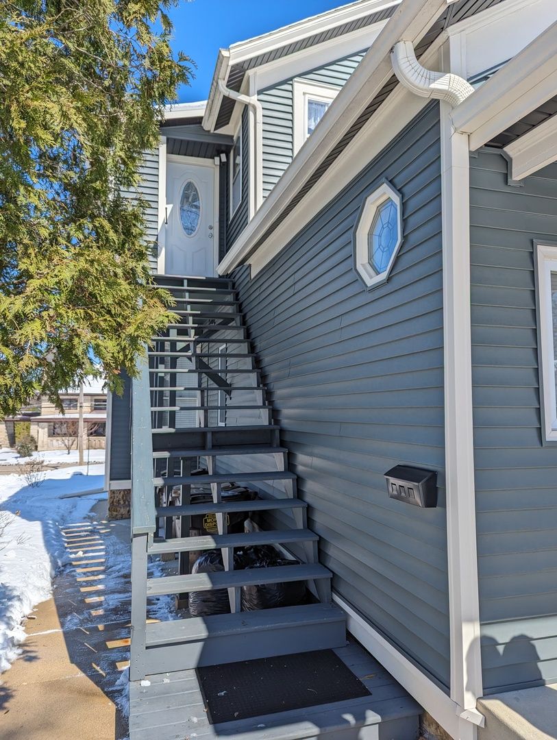 837 W Stephenson Street #Up — Freeport, IL 61032