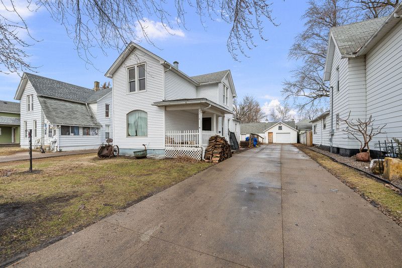 318 2nd Avenue, Clinton, IA 52732