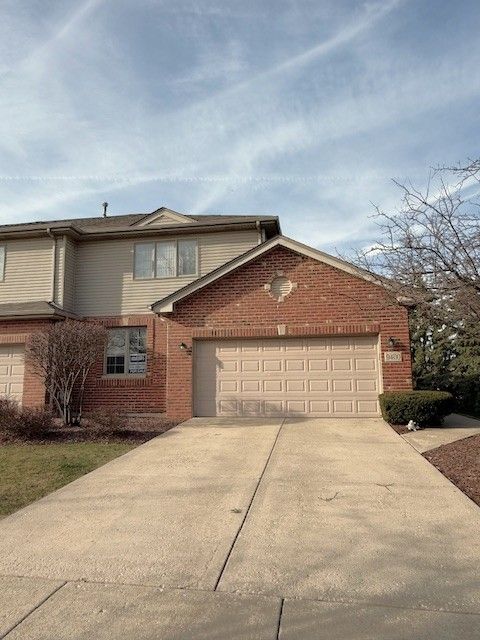 9400 CALEDONIA Drive — Tinley Park, IL 60487