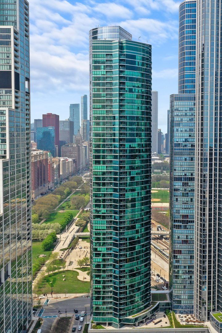 1201 S Prairie Avenue #2403 — Chicago, IL 60605