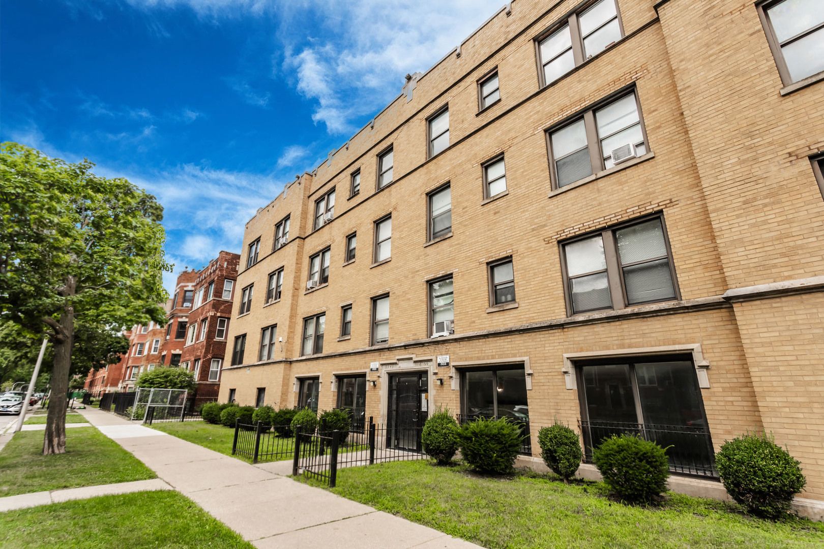 6959 Paxton Avenue — Chicago, IL 60649