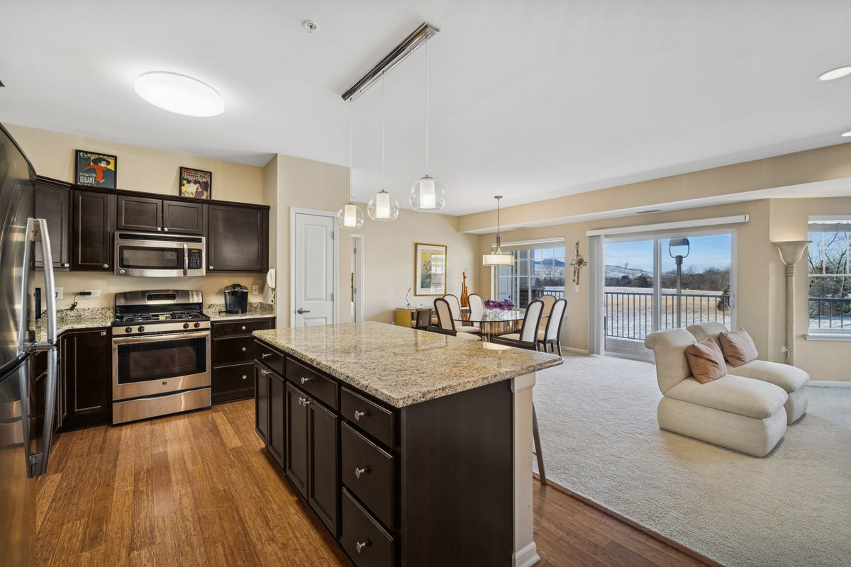 2220 Founders Drive, Northbrook, IL 60062