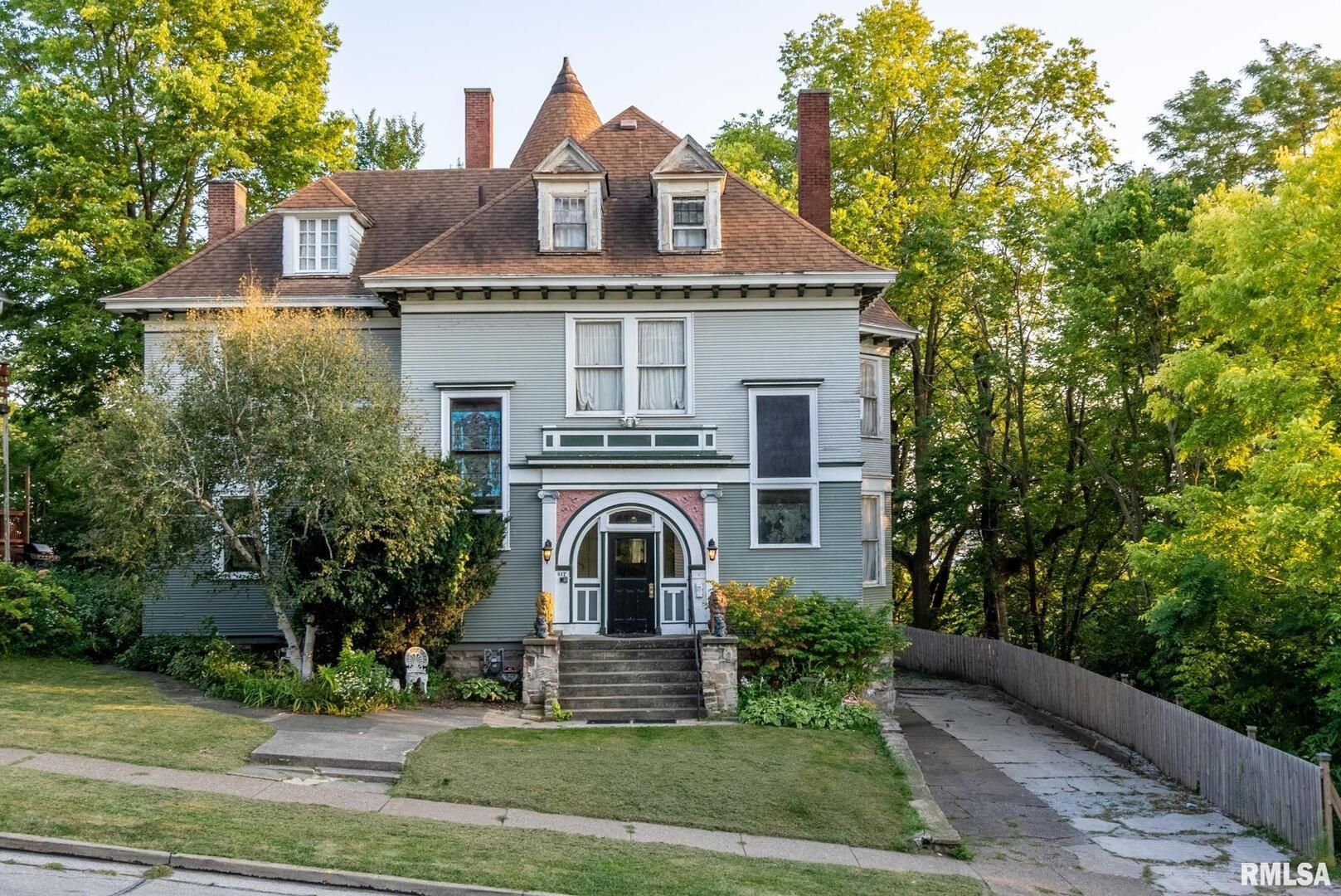 817 W 7TH Street — Davenport, IA 52802