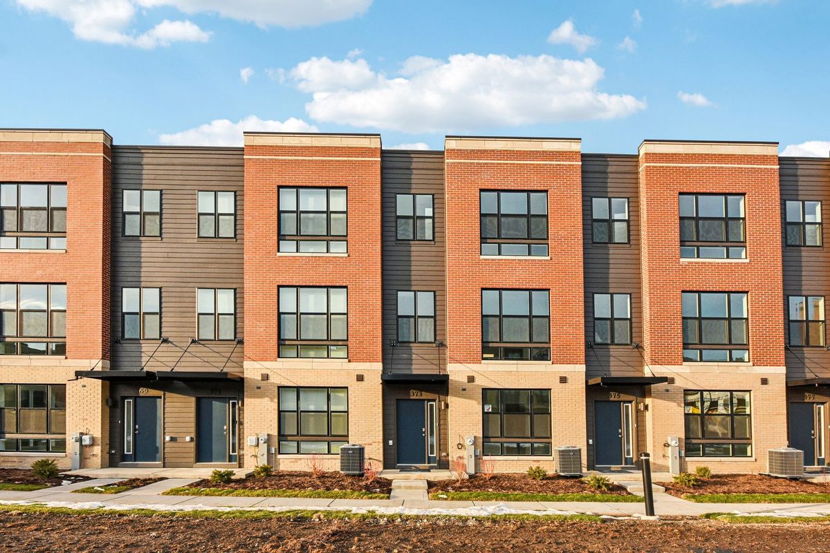 373 Summit Circle, Lombard, IL 60148